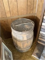 Barrel with storage and lid