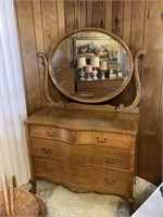 Vintage dresser with mirror, good shape, on