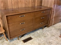 Vintage dresser with 6 drawers, has some wear