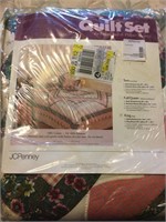 King size quilt set and pillow shams