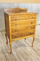 4 DRAWER QUEEN ANNE STYLE DESK