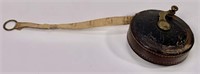 Cloth measuring tape in leather case, brass winder