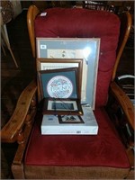 Digital picture frame and three pictures