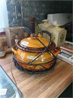 Wonderful bean/casserole pot with Carrier