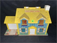 FISHER PRICE PLAY FAMILY HOUSE W/ ACCESSORIES