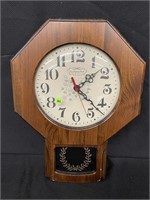 NEW ENGLAND CLOCK CO BATTERY OPERATED WALL CLOCK