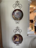 2 Decorative Hanging Plates