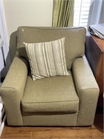 Broyhill Cloth Club Chair