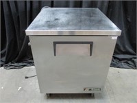 True 1 Dr 27" Undercounter Refrige Clean and Works