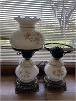 Pair of vintage table floral lamps 19” tall 
One