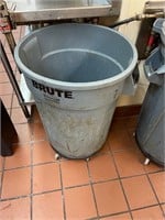 Used Gray Brute Commercial Trash Can on Wheels