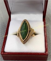 14K Gold jade ring, bague en or 14K avec jade