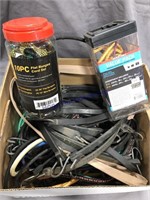 BOX OF ASSORTED BUNGEE CORDS AND OTHER STRAPS