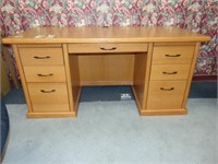 Nice Oak Desk and Office Chair