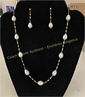 10K Gold pearl necklace and earrings, collier et