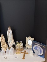 Praying Madonna plate and other figurines