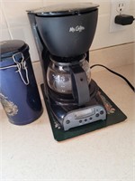 Coffee maker with cups