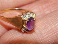 10K Gold marked Ring with pretty Stones 2.5 grams