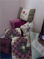 Misc pillows lot-clean