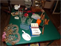 Misc tabletop of colelctibles, glassware etc