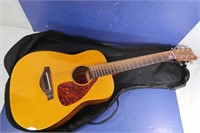 Yamaha F6 Junior Guitar w/Soft Case-Good Condition