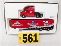 Action "Snap-On" Racing Collection semi & trailer