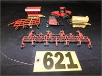 Small scale IH & CAT toys incl. Ertl