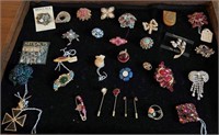 Lot of 32 Designer & Costume Brooches/Pins