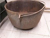 LARGE CAST IRON WITCHES STEW 30GAL. POT