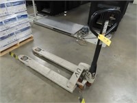 Crown 5,000 Lb Cap Hyd Pallet Jack