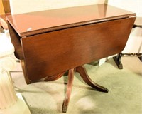 Lot #557 - Mahogany Duncan Phfye single drawer