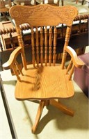 Lot #634 - Oak swivel seat office chair