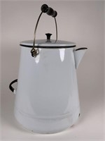 Enamelware / Agate campfire coffee pot