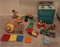 911 - LOT OF CUTE VINTAGE TOYS