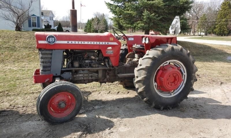 688 - Live and Online Mel Larson Tractor Auction