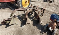 IH 3bottom plow w/quick hitch