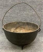 17in Cast Iron Pot