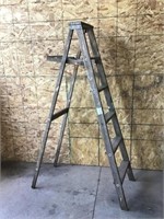 Wood Step Ladder