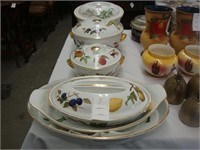 Lot of Evesham dinnerware.