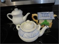 3 teapots decorative good condition