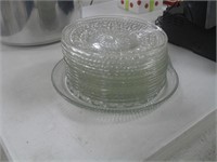 12 GLASS PLATES AND GLASS TRAY