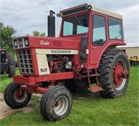 IH 1066 Tractor