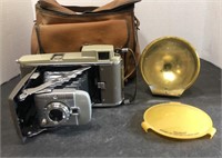 Polaroid Land Camera Model 80 w/flash & bag