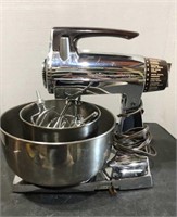 Sunbeam MixMaster with bowls & beaters 

Tested