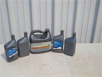 8 LITRES 15-40 NEW HOLLAND OIL
