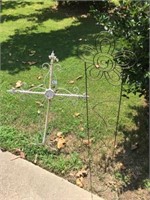 Metal Yard Cross & Flower