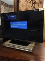Samsung Flatscreen TV & DVD Player (NO Remotes)