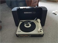 Mustang GE 200 record player with speakers on