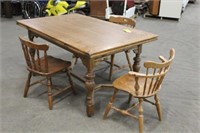 Dining Room Table w/Pull Out Leaves & (3) Chairs