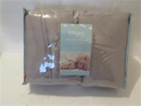 4 piece crib bumper new in packaging